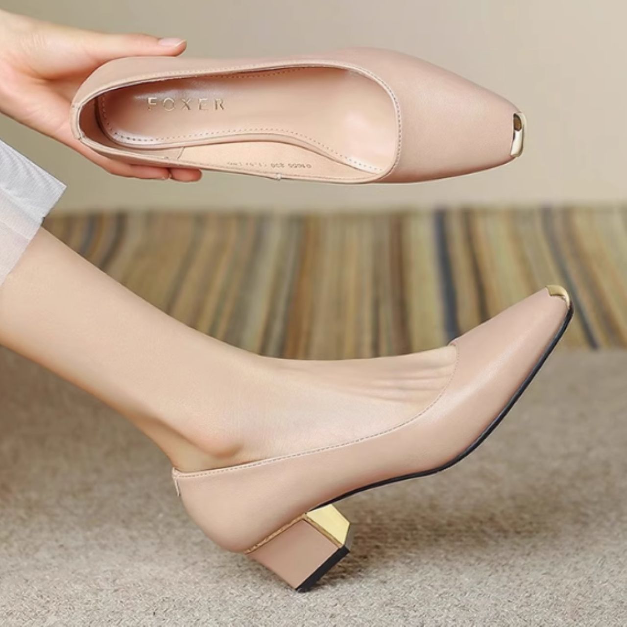 骨格ウェーブ ポインテッドトゥ ローヒールパンプス